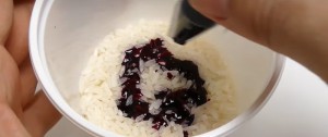 Ein einfacher Trick mit Reis und in nur wenigen Sekunden habt ihr diese schönen Ostereier